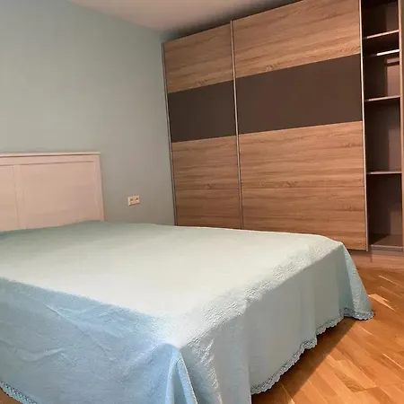 شقة Exklusive, Gepflegte 2-zimmer-wohnung Mit Balkon Und Kuche/bad In