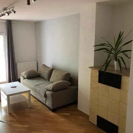 Exklusive, Gepflegte 2-zimmer-wohnung Mit Balkon Und Kuche/bad In